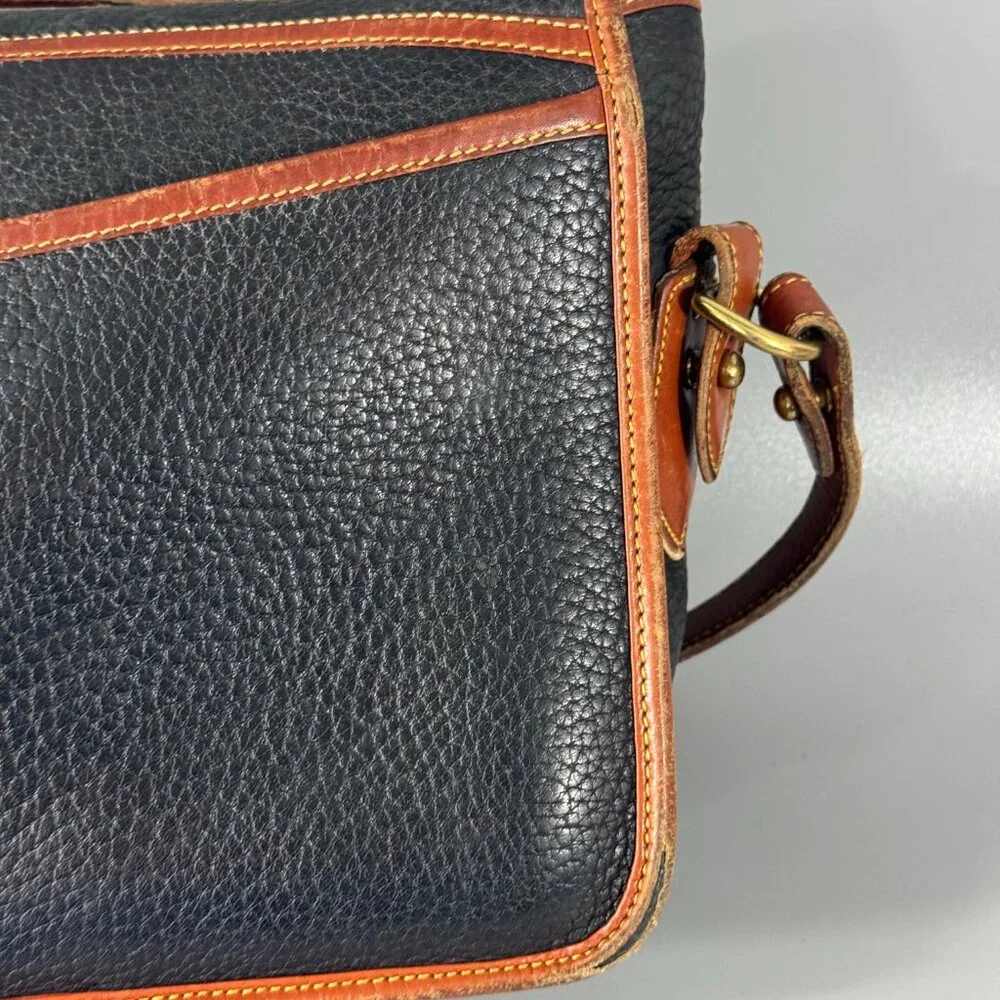 Vintage DOONEY & BOURKE BLACK ALL WEATHER LEATHER Crossbody Shoulder Purse - Picture 7 of 13